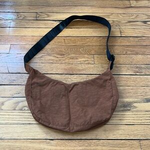 BAGGU Medium Crescent Bag in Brown